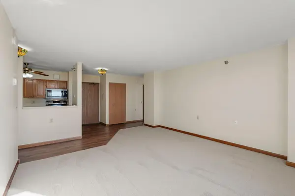 7600 Golden Valley RD #1004, Golden Valley, MN 55427
