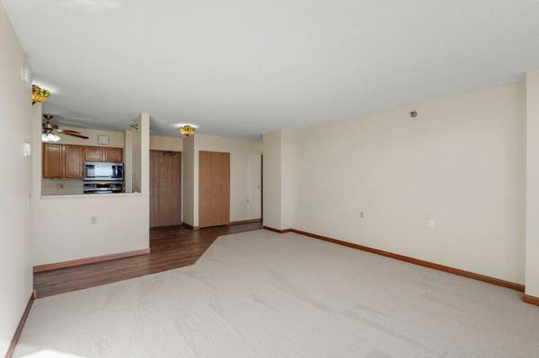7600 Golden Valley RD #1004, Golden Valley, MN 55427