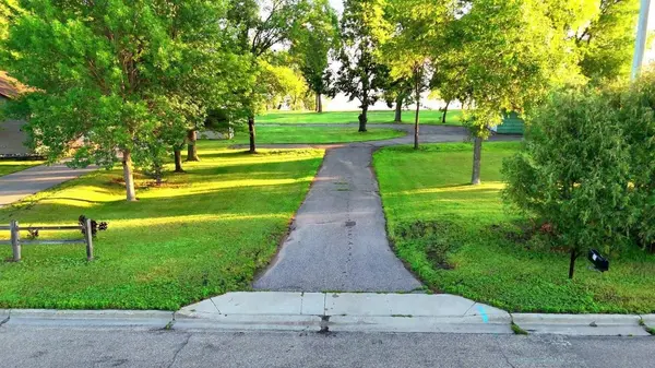 604 S Shore DR, Detroit Lakes, MN 56501
