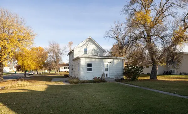 222 6th ST NE, Hillsboro, ND 58045