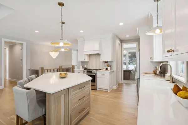 599 Harbor Court, Shoreview, MN 55126