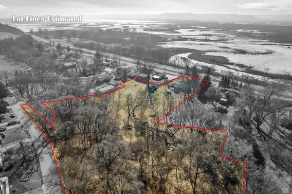 W394 Bluff Siding RD, Fountain City, WI 54629