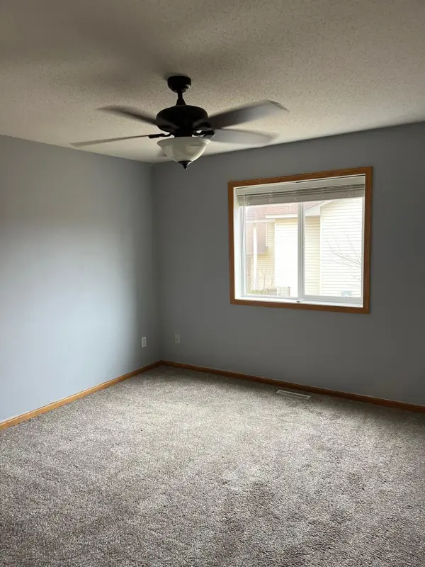 833 S Walnut ST, Belle Plaine, MN 56011