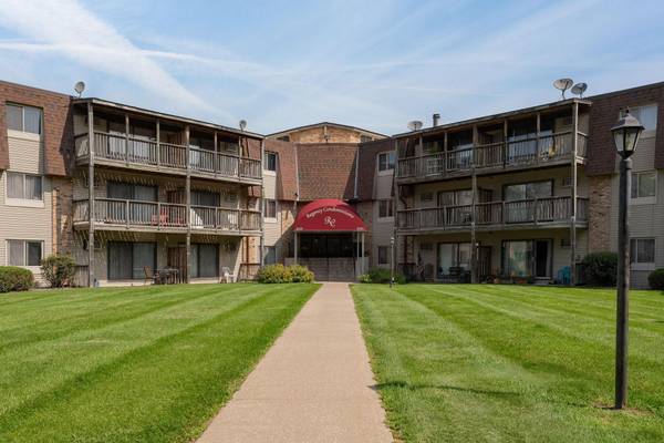 2007 E 122nd ST #B15, Burnsville, MN 55337