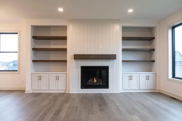 4130 Gable LN, Woodbury, MN 55129