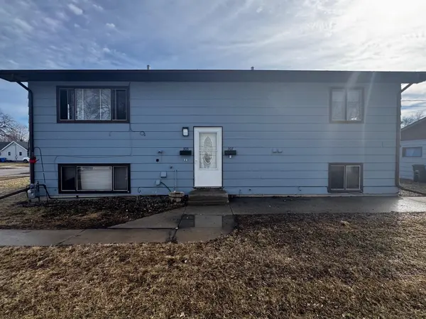 305-307 S 23rd ST S, Fargo, ND 58103