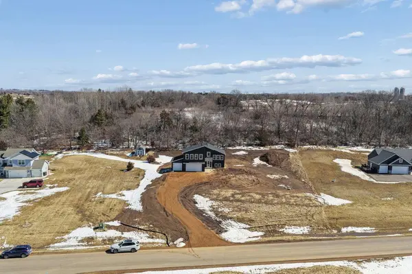 739 Magoo RD, Hudson, WI 54016