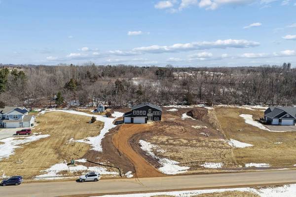 739 Magoo RD, Hudson, WI 54016
