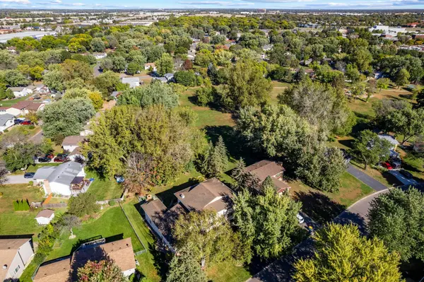 7708 82nd AVE N, Brooklyn Park, MN 55445