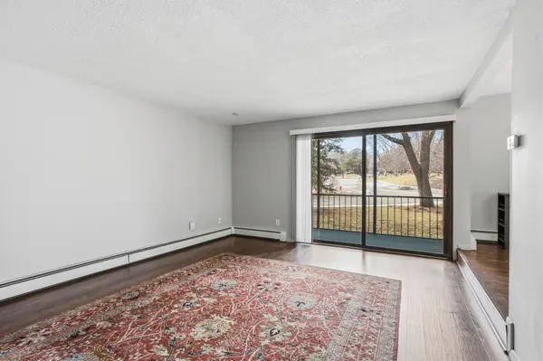 6115 Lincoln DR #152, Edina, MN 55436