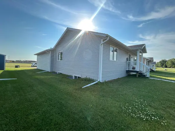 2008 Nelson DR, Thief River Falls, MN 56701