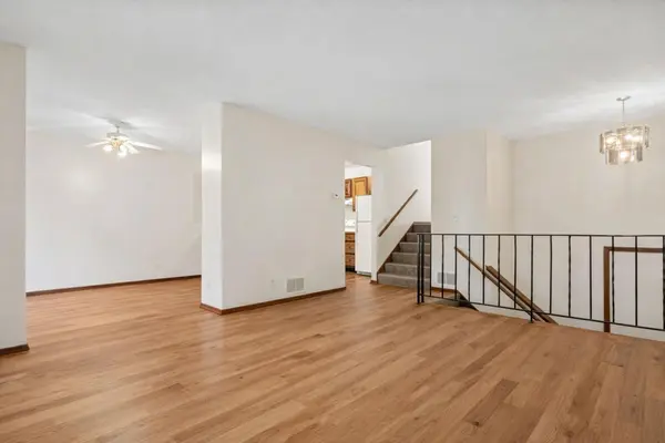 2489 Woodbridge ST, Roseville, MN 55113