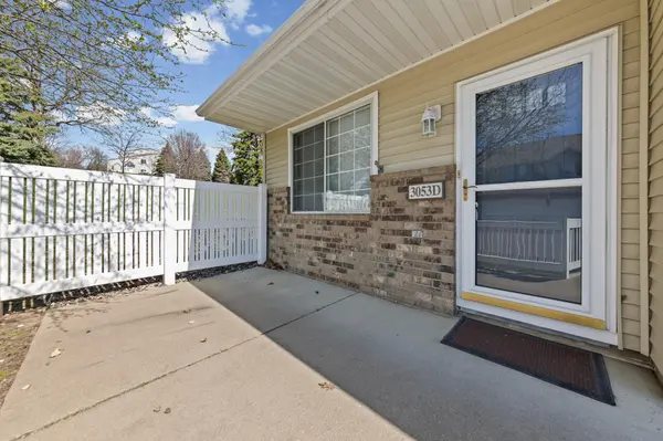 3053 Juniper LN #D, Woodbury, MN 55125
