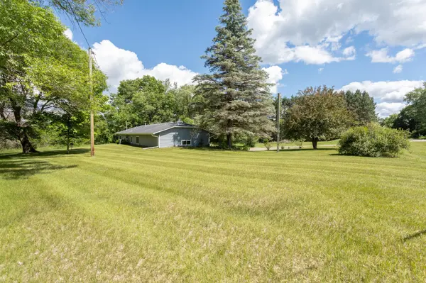 18975 Flora ST NW, Oak Grove, MN 55011
