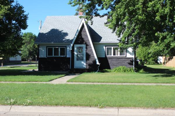 222 Washington AVE, Hatton, ND 58240