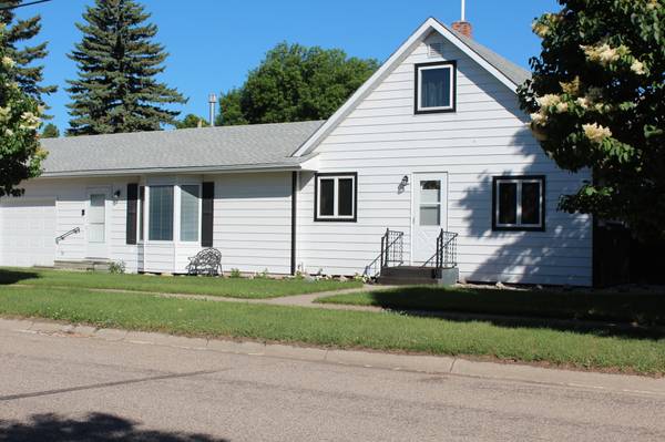 222 Washington AVE, Hatton, ND 58240