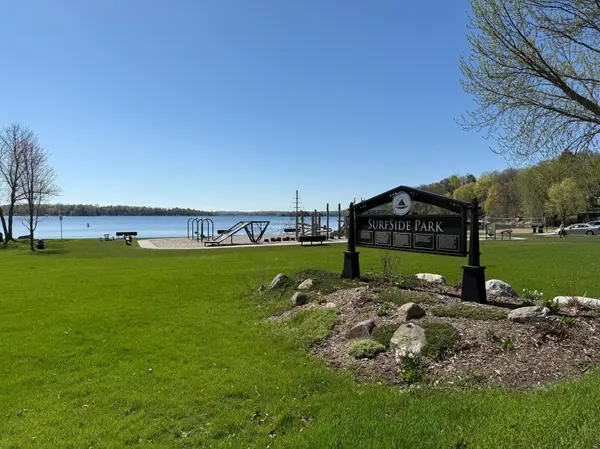 2914 Meadow LN, Mound, MN 55364
