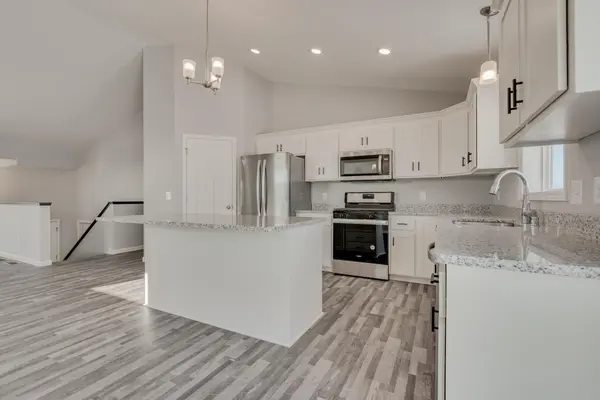 983 Willow Glen AVE, Somerset, WI 54025
