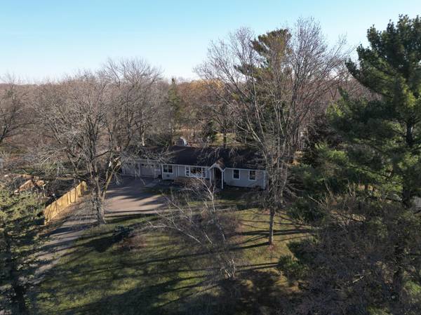 2820 Washta Bay RD, Chanhassen, MN 55331