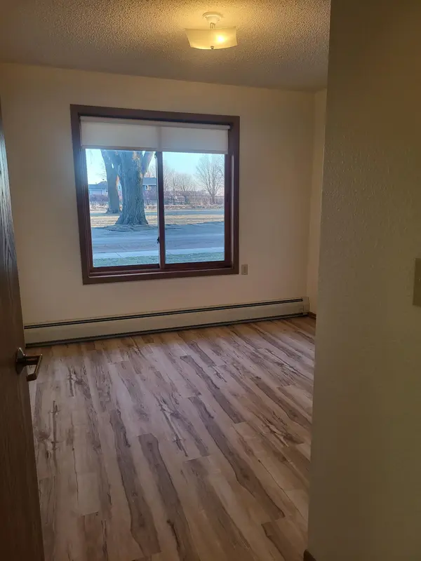 609 Main ST S #6, Renville, MN 56284