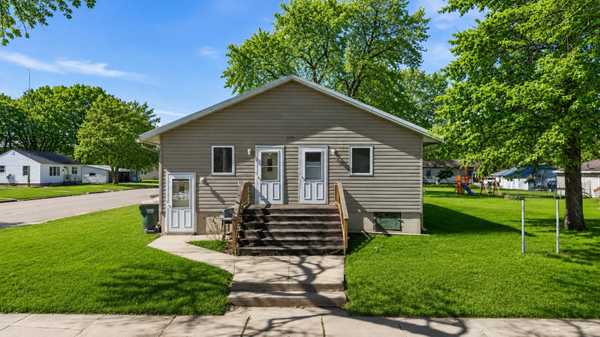 226 3rd AVE S, Brownton, MN 55312