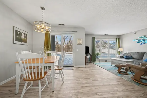 6165 Chasewood Pkwy #1, Hopkins, MN 55343