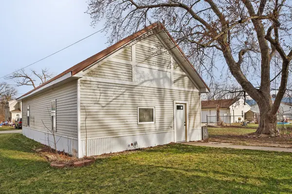 411 2nd ST, Lyle, MN 55953