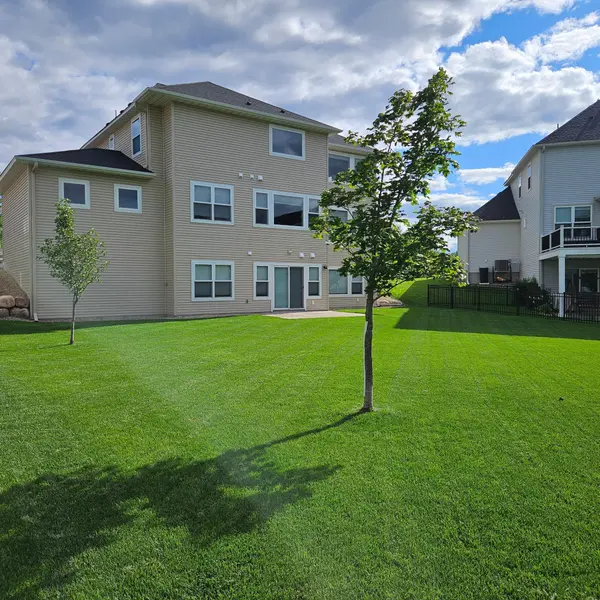 10922 Brookside TRL N, Champlin, MN 55316