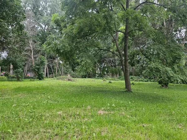 822 Palm CT, North Saint Paul, MN 55109