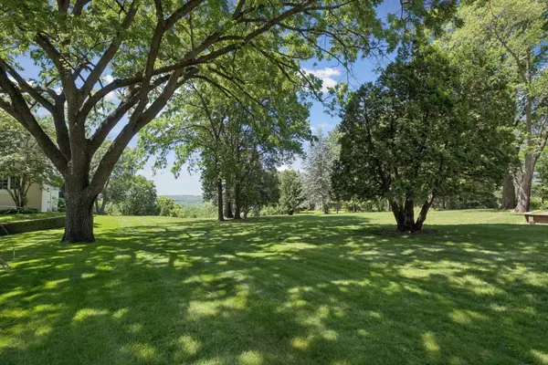 1835 Hunter Lane, Mendota Heights, MN 55118