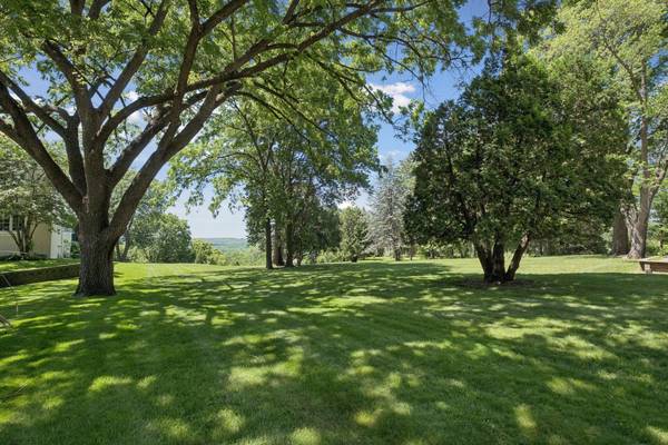 1835 Hunter Lane, Mendota Heights, MN 55118
