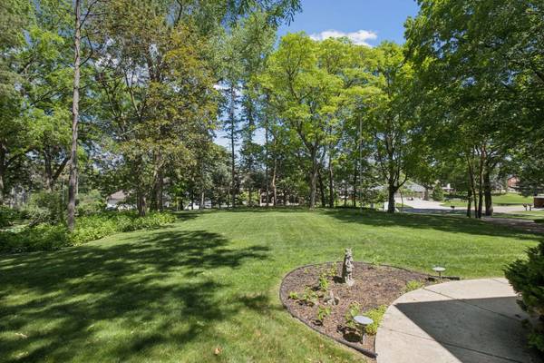 1835 Hunter Lane, Mendota Heights, MN 55118