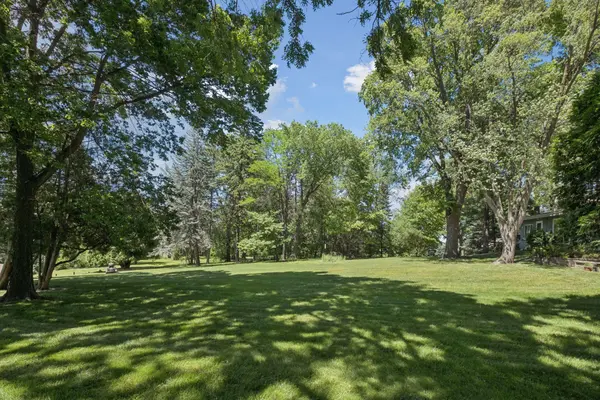 1835 Hunter Lane, Mendota Heights, MN 55118