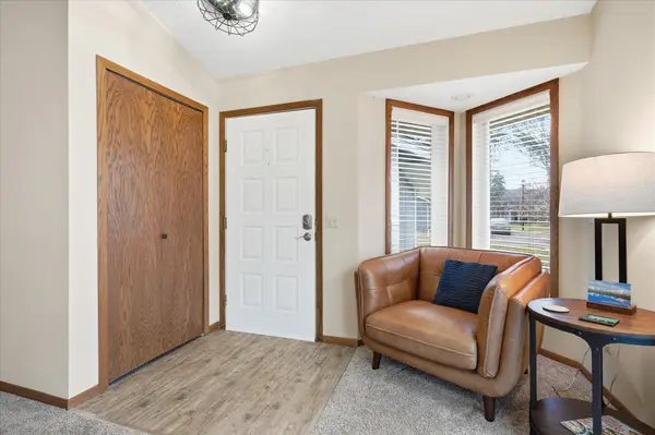 2741 River Hills DR S, Burnsville, MN 55337