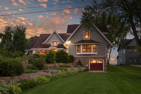6851 N Shore TRL N, Forest Lake, MN 55025