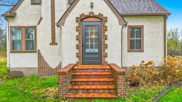 2533 Snelling Curve, Roseville, MN 55113