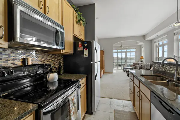2405 39th AVE NE #401, Saint Anthony, MN 55421