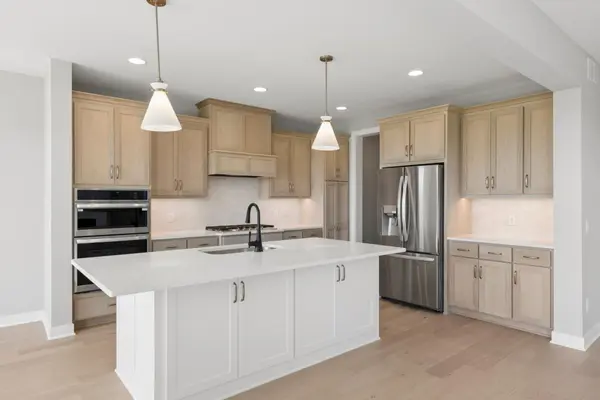 10409 Blackmoor RD, Woodbury, MN 55129