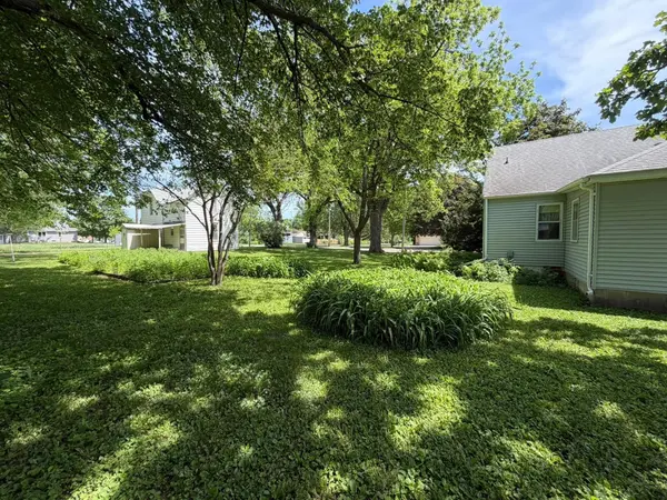 608 8th ST SE, Waseca, MN 56093