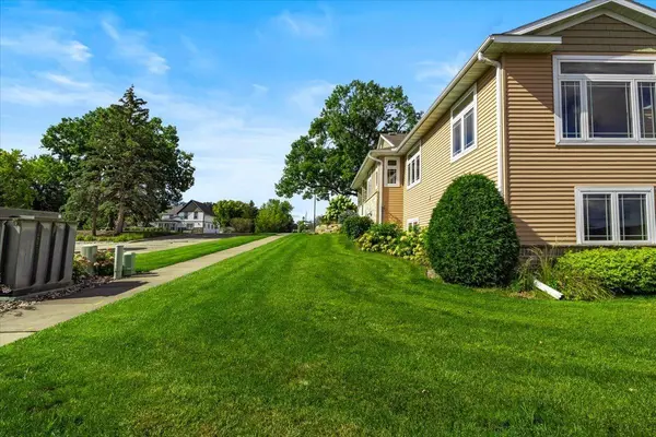 1329 S Oak ST, Lake City, MN 55041