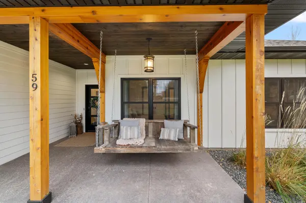 59 E Riverside RD, Esko, MN 55733