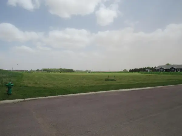121 Bluestem DR, Blue Earth, MN 56013