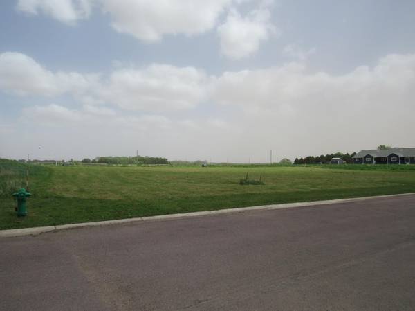 121 Bluestem DR, Blue Earth, MN 56013