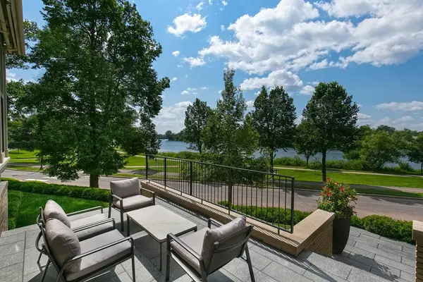 2119 E Lake Of The Isles Pkwy, Minneapolis, MN 55405
