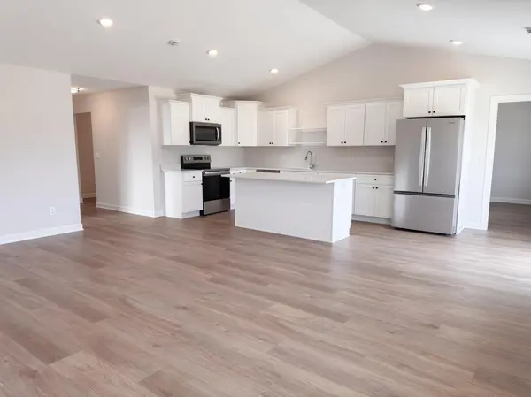 718 South Division ST, Roberts, WI 54023