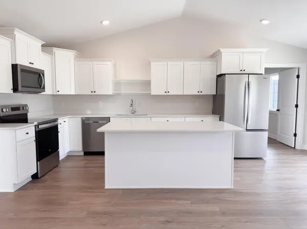 718 South Division ST, Roberts, WI 54023