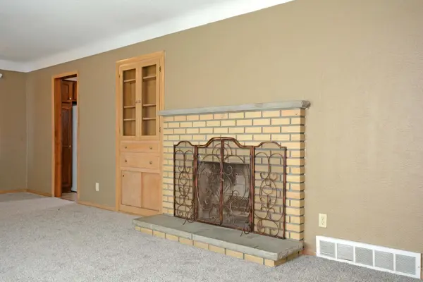 1483 3rd ST E, Saint Paul, MN 55106