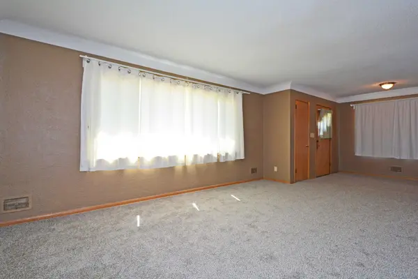 1483 3rd ST E, Saint Paul, MN 55106