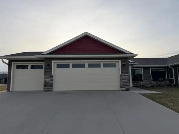 147 Highland CIR, Zumbrota, MN 55992