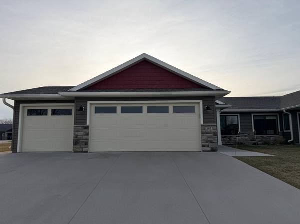 147 Highland CIR, Zumbrota, MN 55992